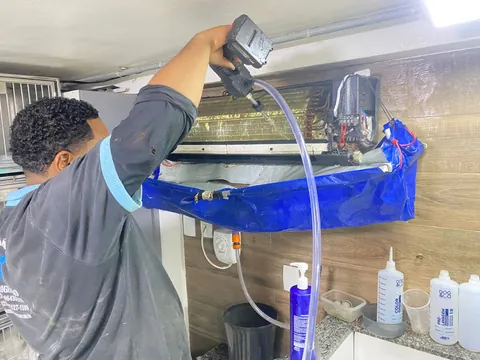 Limpeza do aparelho com jato e coleta da água
